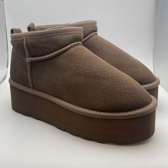 CUSHIONAIRE Women's COZY Genuine Suede pull on platform boot +Memory Foam SIZE 7 - Picture 1 of 7